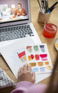 Mit den DIY-Workshops der Kreativzeit lernst du die neuesten Trend-Techniken. Lebe in unseren Online-Kursen deine Kreativität aus.