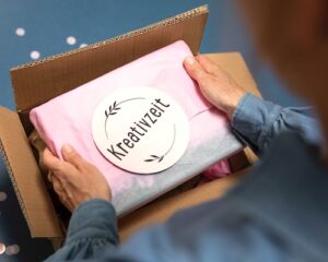 Mit den DIY-Workshops der Kreativzeit lernst du die neuesten Trend-Techniken. Lebe in unseren Online-Kursen deine Kreativität aus.